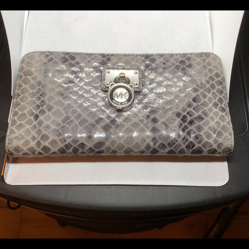 Beautiful Snake Michael Kors wallet 🐍